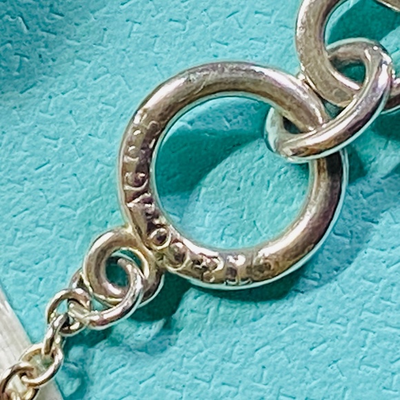 Return to Tiffany Blue Heart Tag Toggle Bracelet. - Picture 5 of 6